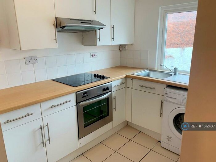 2 Bedroom Flat To Rent In Humberstone Gate, Leicester, LE1