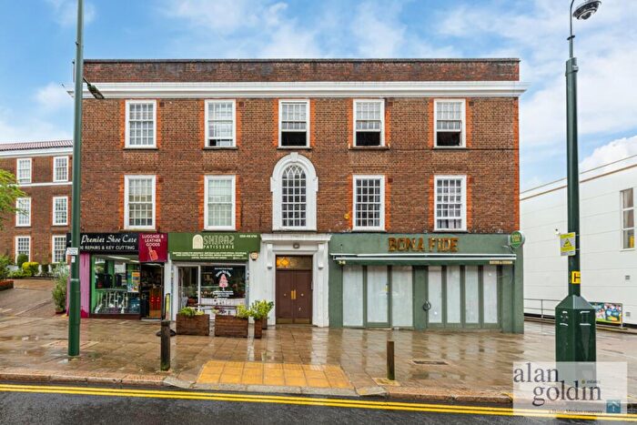 2 Bedroom Flat To Rent In Belmont Court, NW11