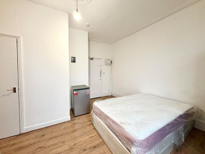 Studio To Rent In Mitcham Lane, London, SW16