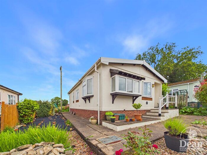 2 Bedroom Park Home For Sale In Forest Lea, Christchurch, GL16