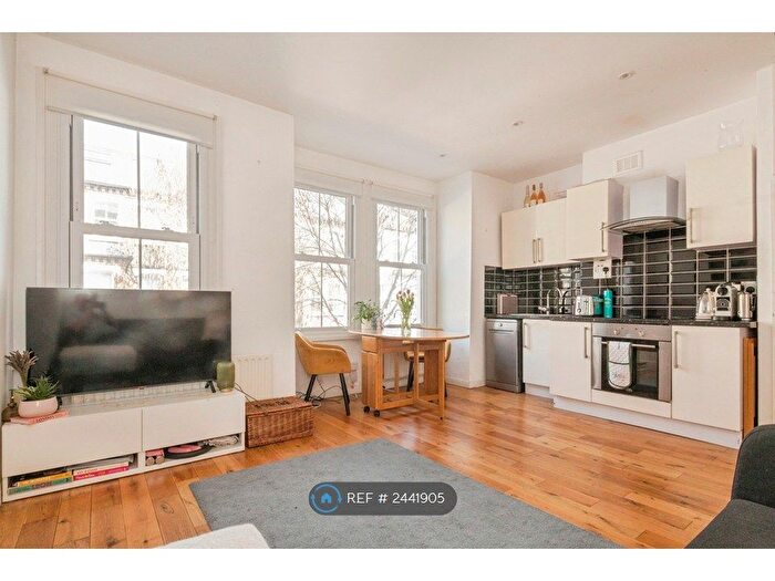 2 Bedroom Flat To Rent In Heyford Avenue, London, SW8