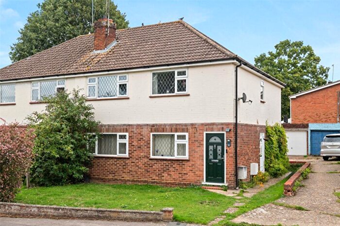 2 Bedroom Maisonette For Sale In Lyon Road, Crowthorne, Berkshire, RG45
