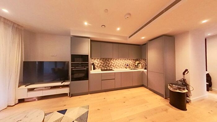 2 Bedroom Flat To Rent In Clarendon Court, Barbican, EC1Y