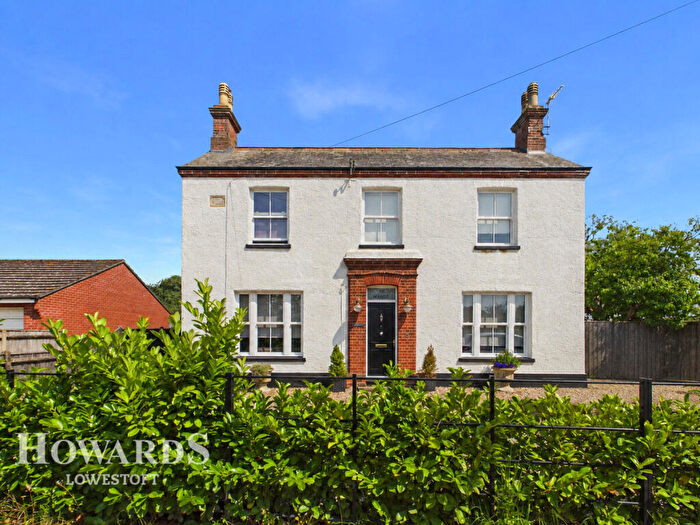 3 Bedroom Detached House For Sale In Private Road, Lowestoft, NR33