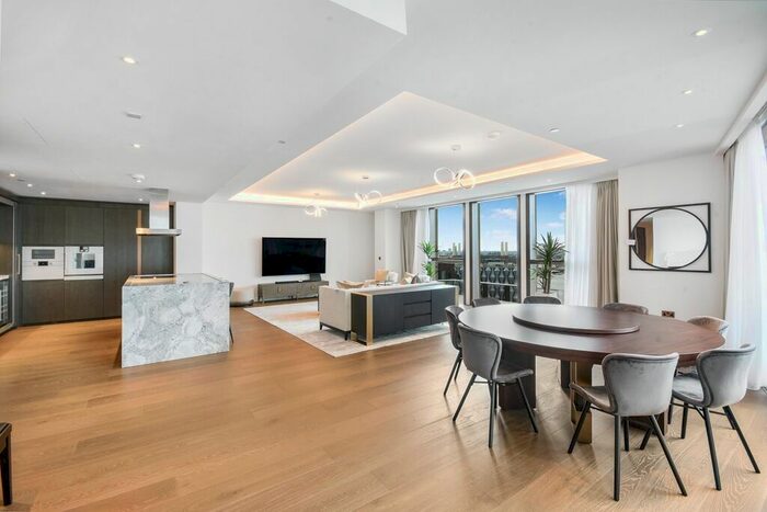 3 Bedroom Flat To Rent In Carnation Way, London, SW8