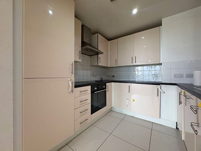 2 Bedroom Flat To Rent In Station Approach, Hayes, UB3