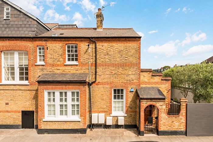2 Bedroom Maisonette To Rent In Langside Avenue, Putney, SW15