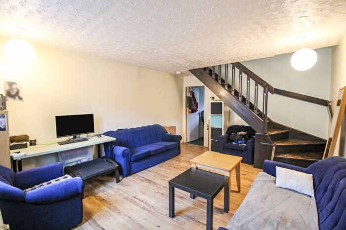 2 Bedroom End Of Terrace House To Rent In Bayne Close, London, E6