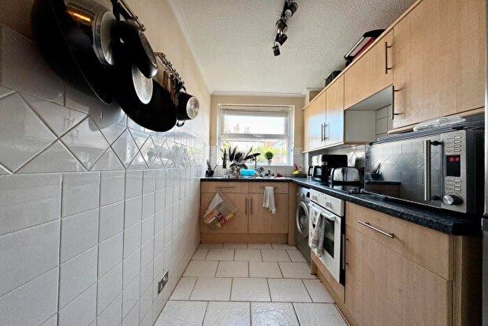 1 Bedroom Flat To Rent In Victoria Road, Worthing, BN11
