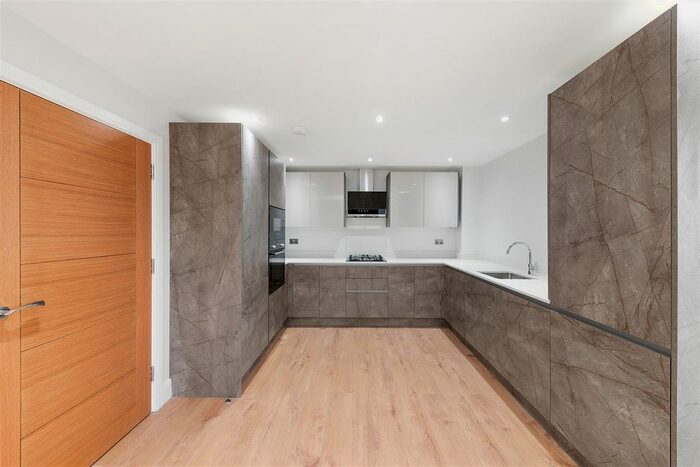 1 Bedroom Flat To Rent In Brittain Road, Hersham, Walton-On-Thames, KT12