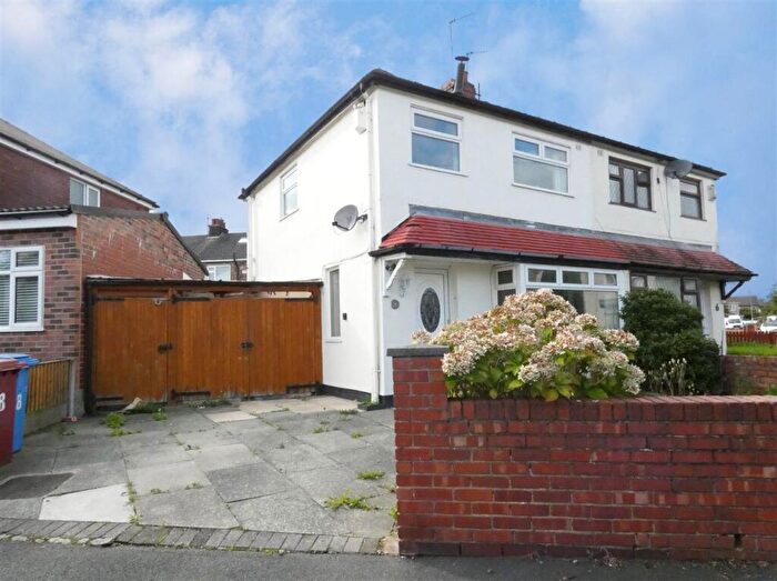 3 Bedroom Semi-Detached House For Sale In Poplar Grove, Prescot, Liverpool, L35