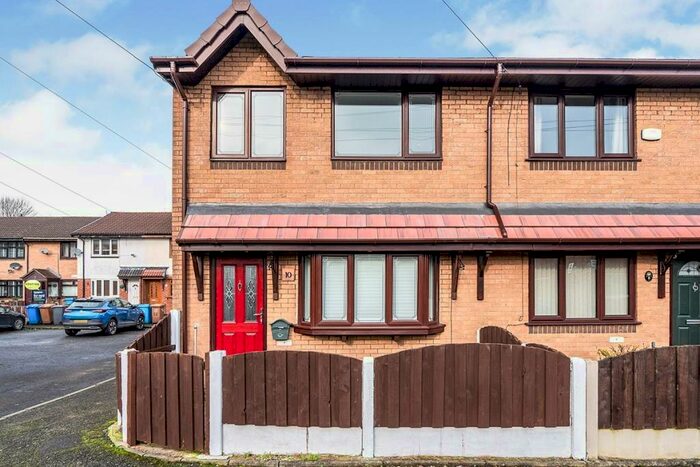 3 Bedroom Semi-Detached House To Rent In Berry Street, Pendlebury, Swinton, Manchester, M27