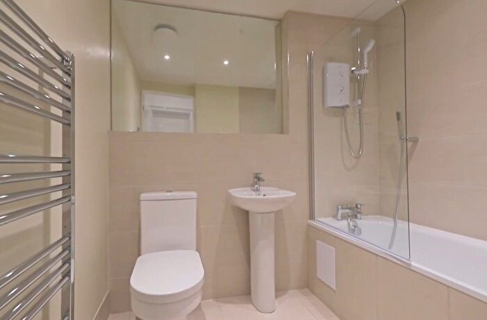 3 Bedroom Flat To Rent In Grindlay Street, Tollcross, Edinburgh, EH3