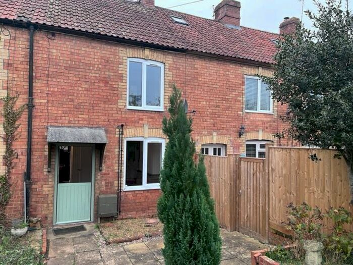 2 Bedroom Property To Rent In South View Terrace, Trull, Taunton, TA3