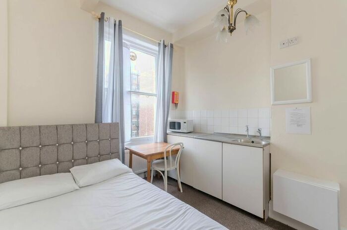 Studio To Rent In Castletown Road, Barons Court, London, W14