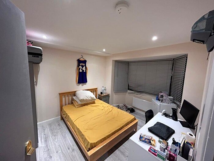 Studio To Rent In Empire Road, Perivale, UB6