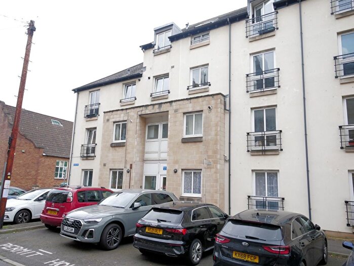 2 Bedroom Flat To Rent In Waverley Park, Abbeyhill, Edinburgh, EH8