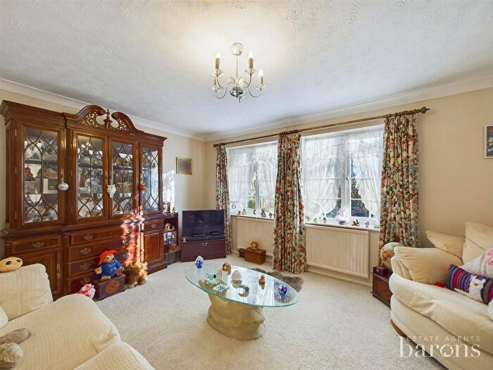 3 Bedroom End Of Terrace House For Sale In Bach Close, Brighton Hill, Basingstoke, RG22