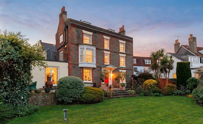 7 Bedroom Property For Sale In Market Hill, Cowes, PO31