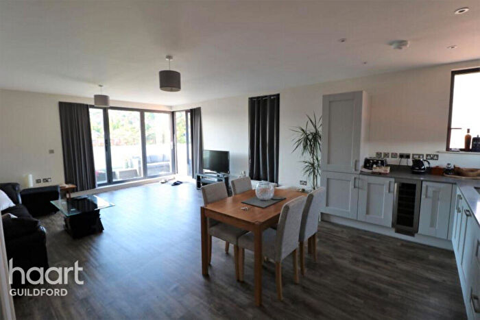 3 Bedroom Flat To Rent In Denzil Road, Guildford, GU2