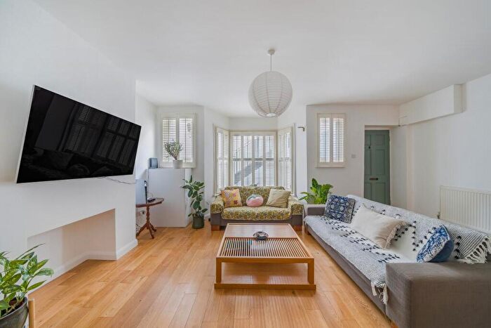 2 Bedroom Flat For Sale In Northwood Road, Highgate, N6