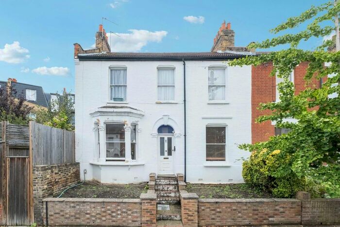 2 Bedroom Flat To Rent In Brocklebank Road, London, SW18