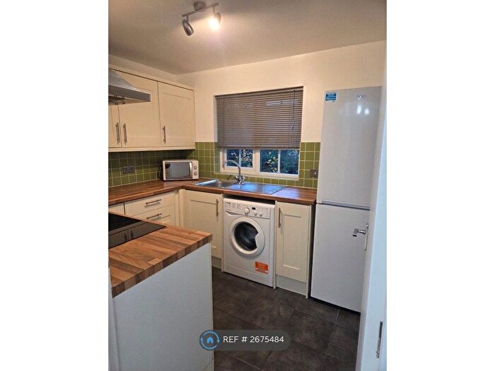 1 Bedroom Flat To Rent In Pinewood Mews, Stanwell, TW19
