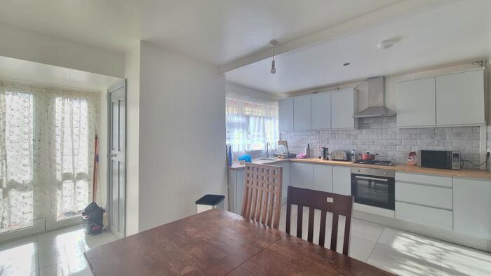 3 Bedroom Semi-Detached House To Rent In Elder Way, Birmingham, B23