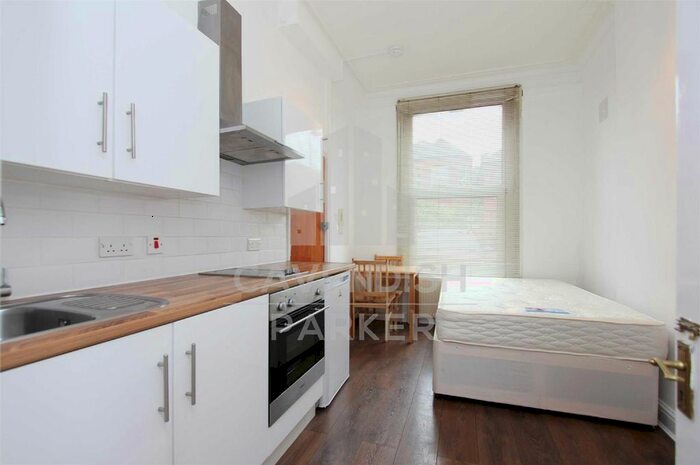 Studio To Rent In Manstone Road, Kilburn, London, NW2