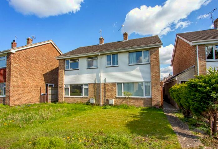 3 Bedroom Semi-Detached House To Rent In Farmers Close, Witney, Oxfordshire, OX28