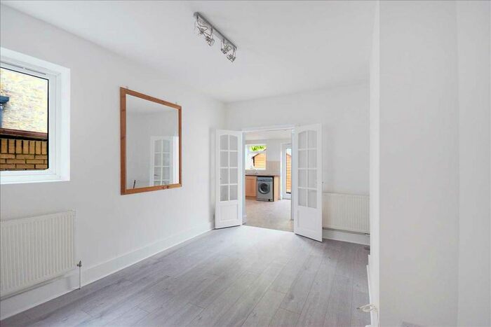 1 Bedroom Maisonette To Rent In Warren Road, Colliers Wood, London, SW19