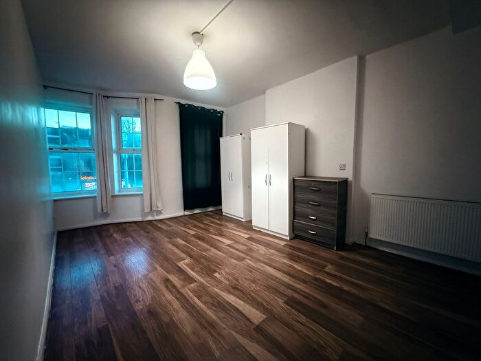 2 Bedroom Flat To Rent In Ilford, IG2