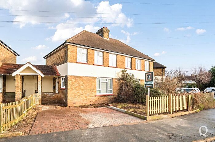 3 Bedroom Semi Detached House For Sale In Meads Avenue, Sittingbourne, Kent, ME10