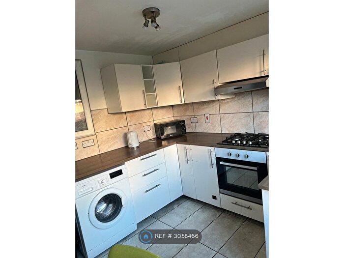 4 Bedroom Terraced House To Rent In Lake Gardens, Dagenham, RM10