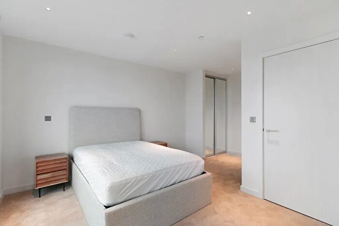 2 Bedroom Flat To Rent In The Wiltern, Dawlish Avenue East, Perivale, UB6