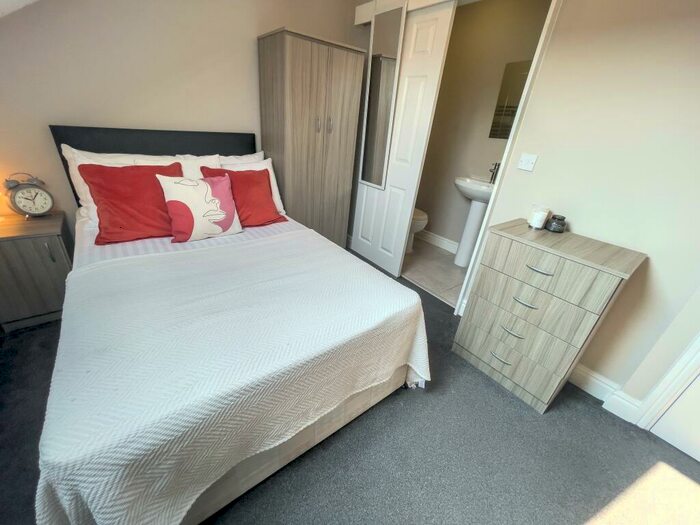 5 Bedroom Terraced House To Rent In Fell Street, L7