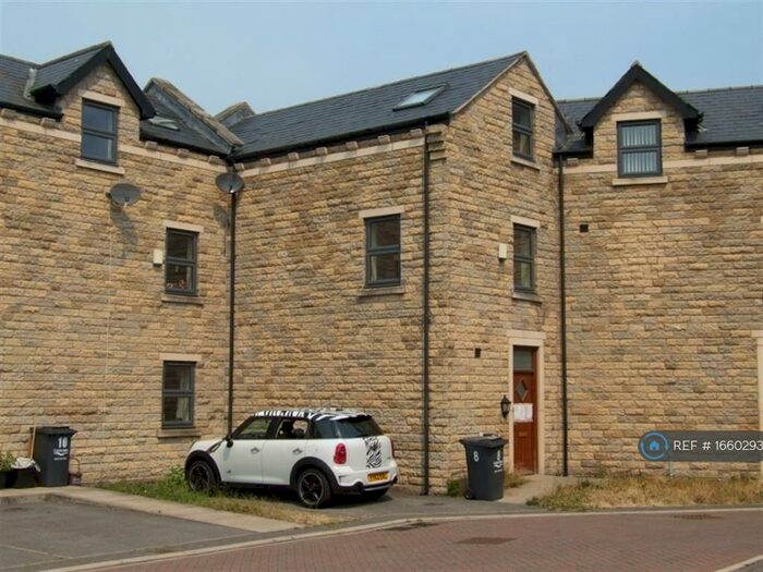 4 Bedroom End Of Terrace House To Rent In Hebble View, Siddal, Halifax, HX3