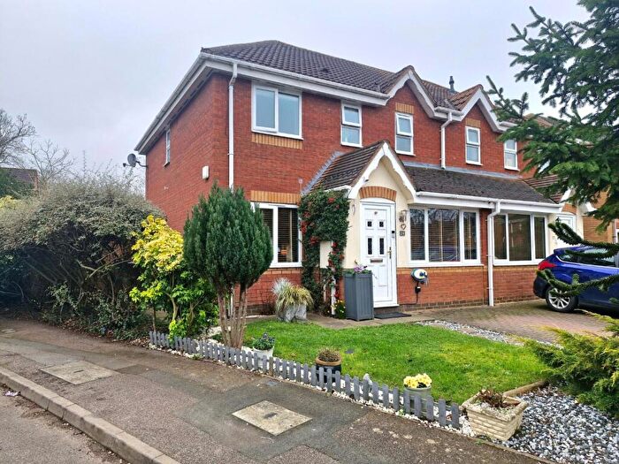 3 Bedroom Semi Detached House For Sale In Highdown Close, Hunsbury Hill, Northampton, NN4