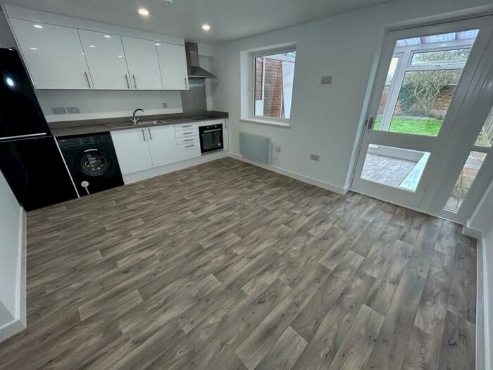 1 Bedroom Flat To Rent In Knighton Road, Leicester, LE2