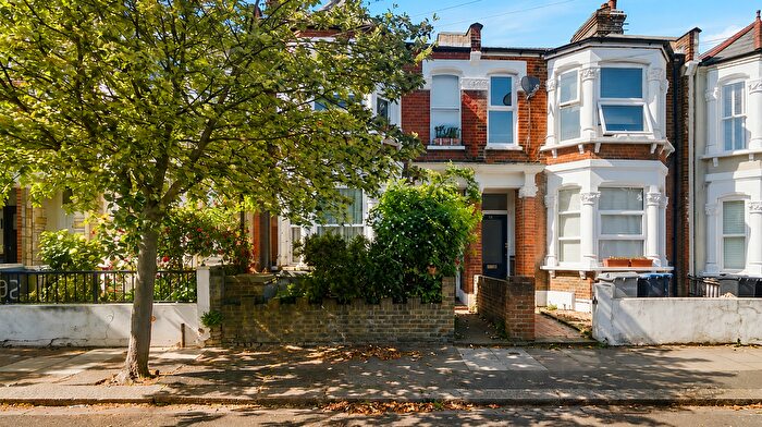 2 Bedroom Flat To Rent In Leighton Gardens, London, NW10
