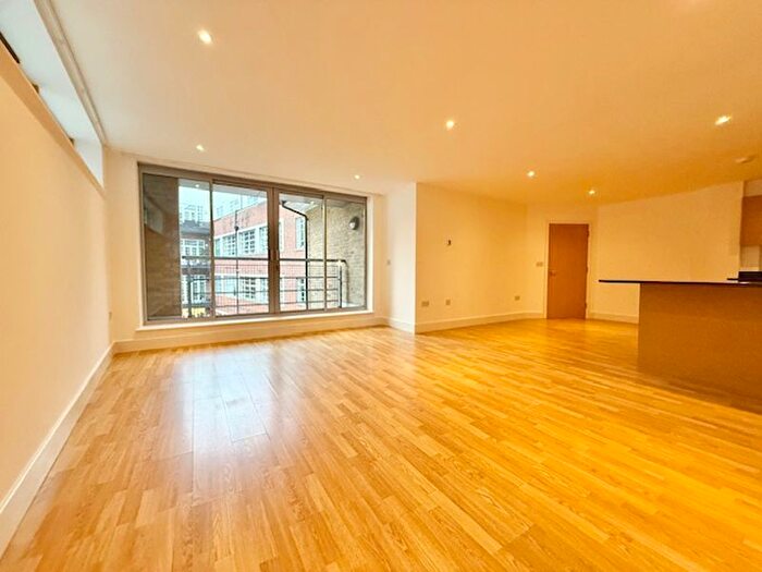 2 Bedroom Flat To Rent In Long Lane, London, SE1