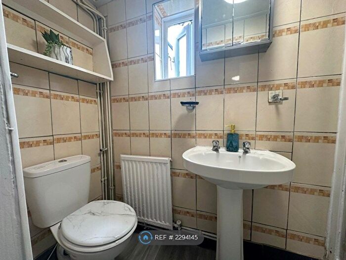 4 Bedroom Terraced House To Rent In Blenheim Road, Reading, RG1