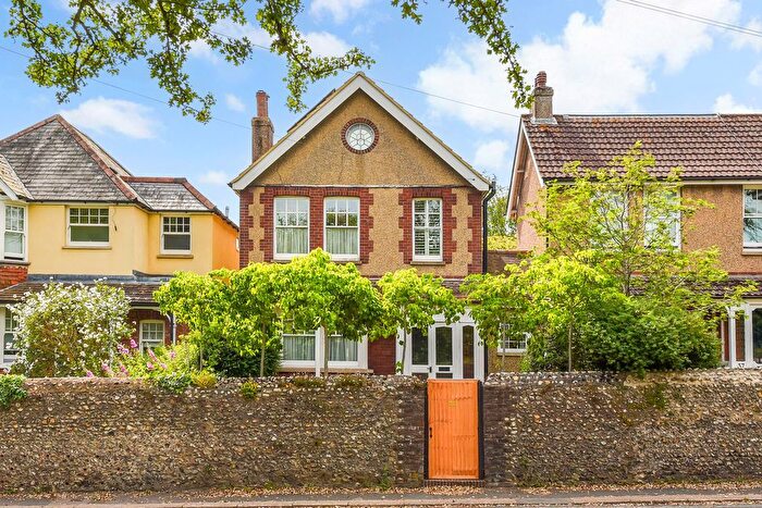 4 Bedroom Detached House For Sale In Broyle Road, Chichester, PO19