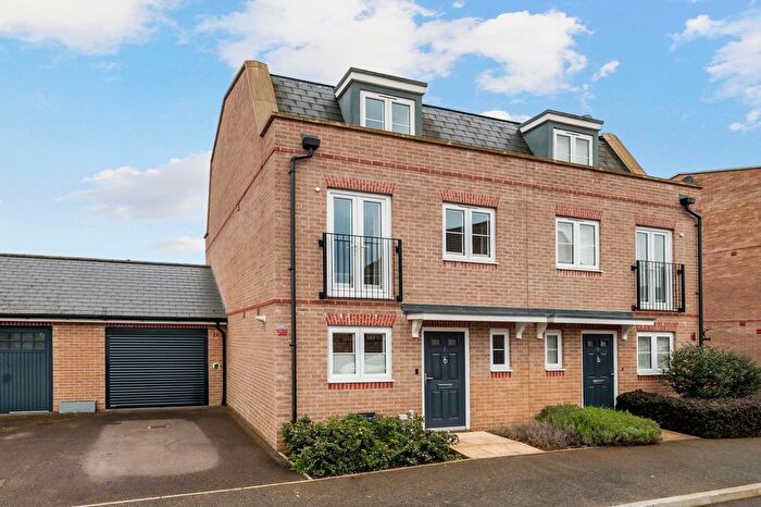 3 Bedroom Semi Detached House For Sale In Keywood Drive, Hersham, Walton-On-Thames, KT12