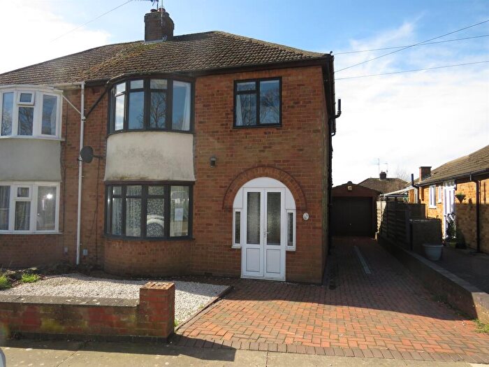 3 Bedroom Semi Detached House For Sale In Burton Road, Finedon, Wellingborough, NN9