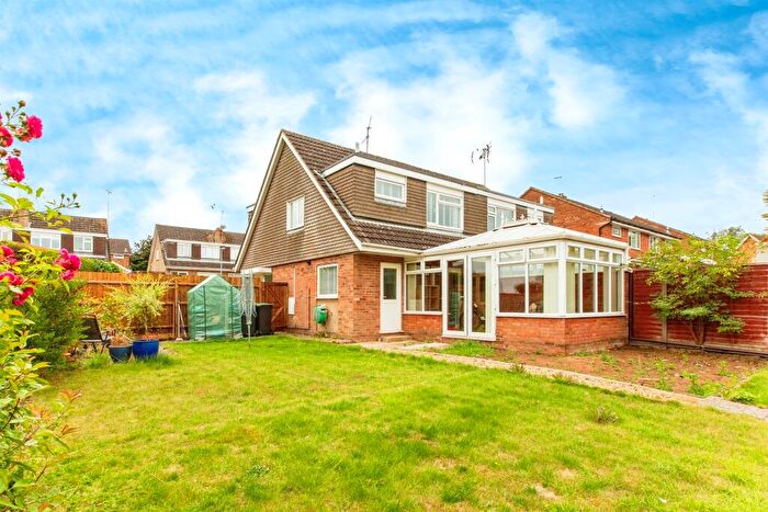3 Bedroom Semi-Detached House For Sale In Roman Way, Thrapston, Kettering, NN14