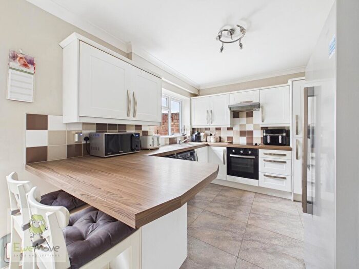 3 Bedroom Semi-Detached House For Sale In Carnation Road, Strood, Rochester, ME2