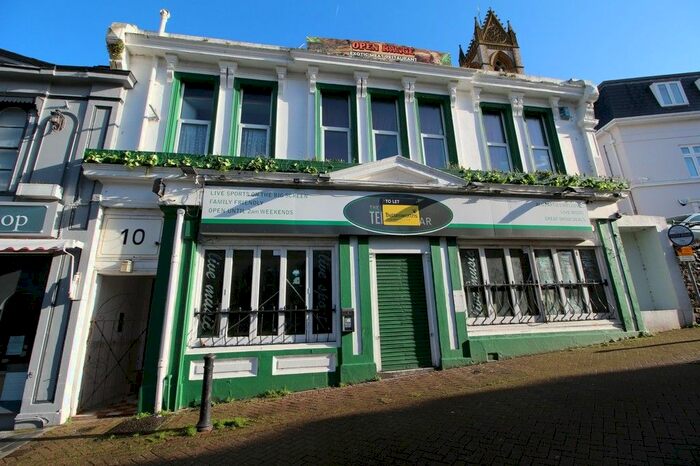 2 Bedroom Flat To Rent In The Terrace, Torquay, TQ1