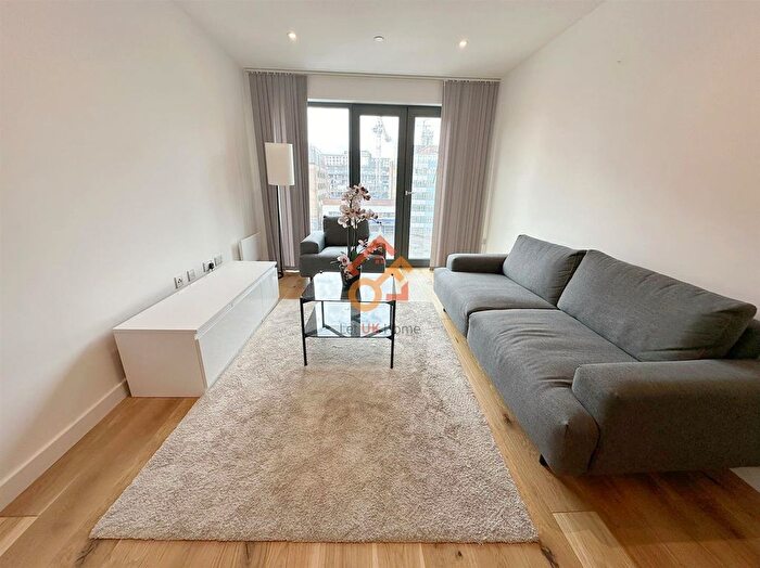 2 Bedroom Flat To Rent In The Axium, Windmill Street, Birmingham, B1