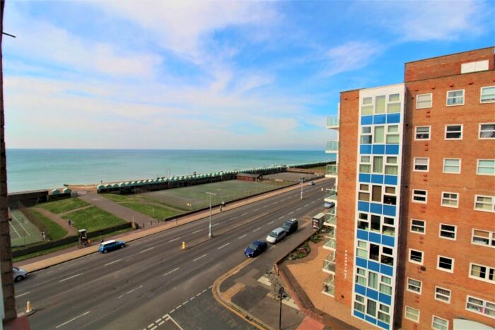 1 Bedroom Studio To Rent In Dorset Court, Kingsway, Hove, BN3